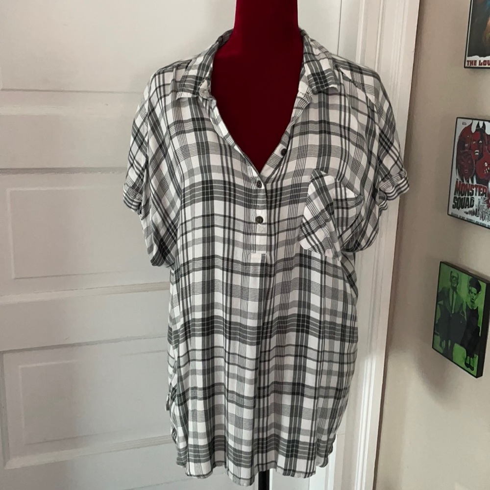 Ladies plaid shirt sleeve blouse
